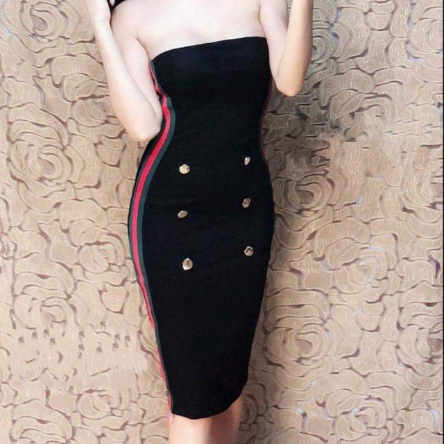 Đầm cúp phối nút cá tính