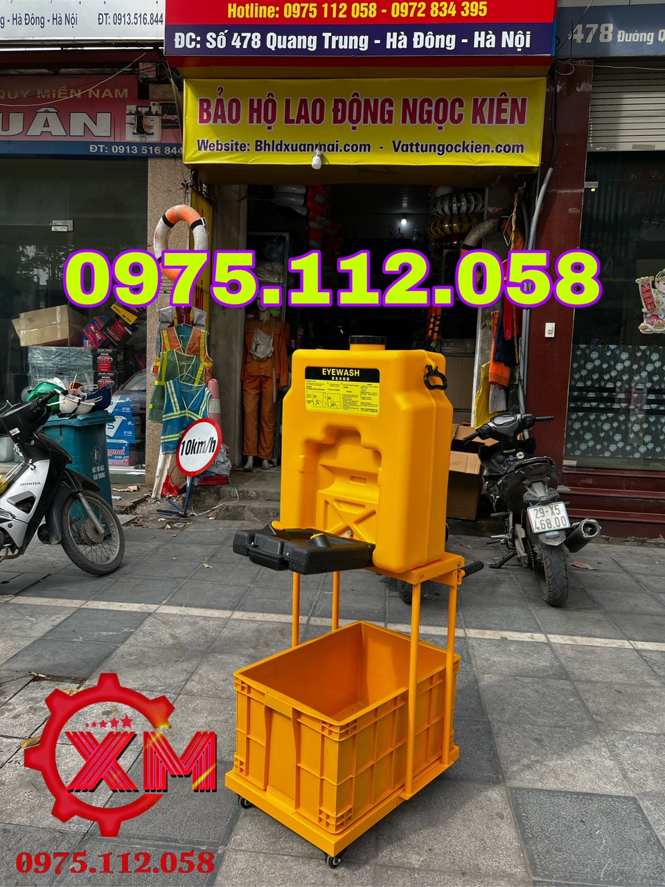 Chậu rửa mắt khẩn cấp gắn tường