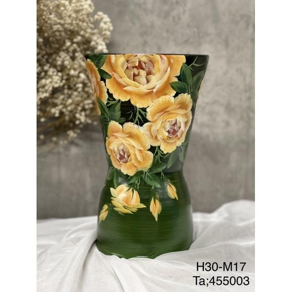 Bình cắm hoa mẫu vuốt tay và vẽ thủ công. Gốm sứ Bát Tràng.