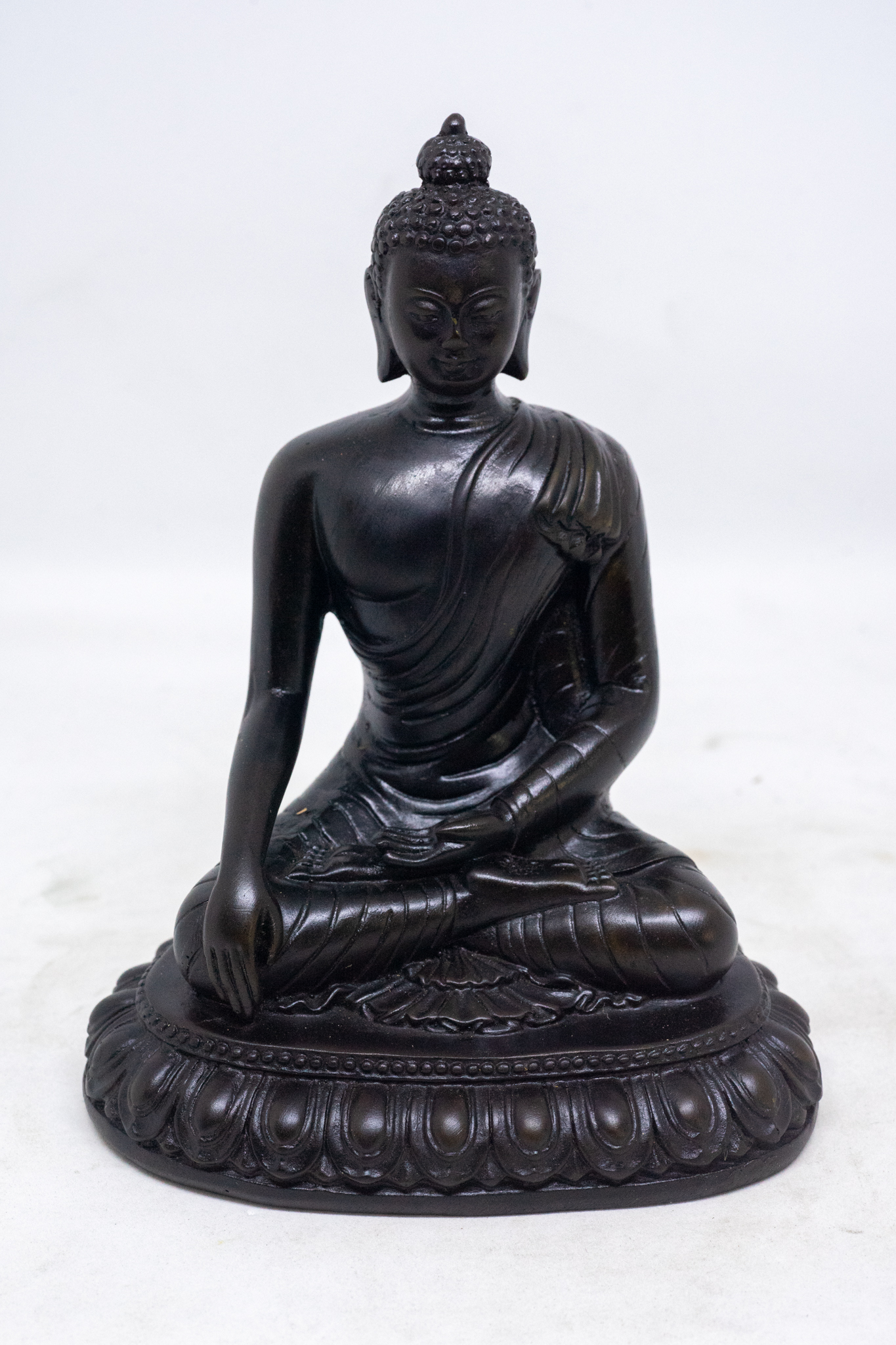 Tượng Phật A Di Đà ngồi thiền bằng đá