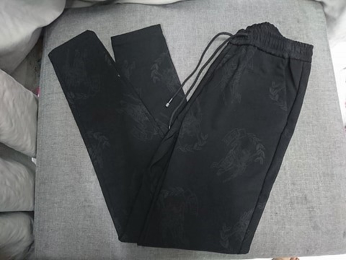 Quần jogger với thiết kế đầy năng động sang trọng