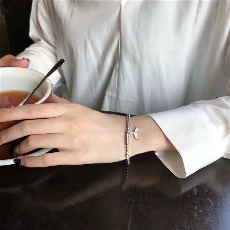 Lắc tay đuôi cá đính đá sang chảnh