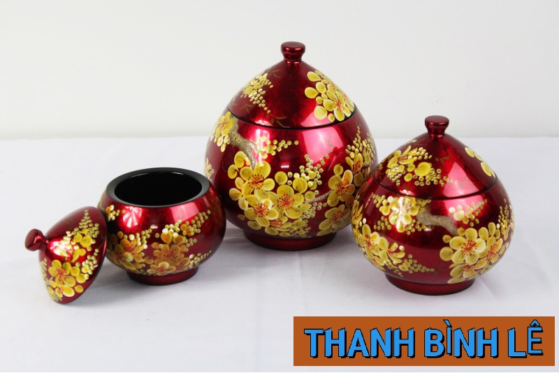 Hủ mận sơn mài họa tiết phong phú