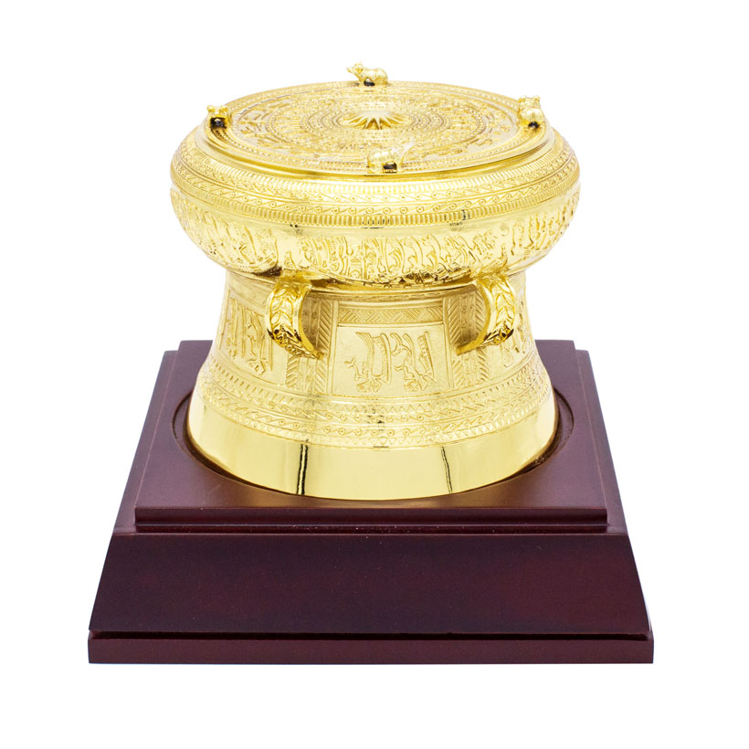 Quà tặng ngoại giao Việt Nam: Mô hình trống đồng mạ vàng 24K (15 cm)