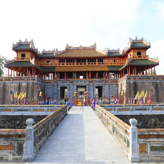 Huế - Đại Nội - Làng hương Thủy Xuân - Lập An - KDL Bà Nà - Cầu Vàng - Sơn Trà - Hội An - Đà Nẵng