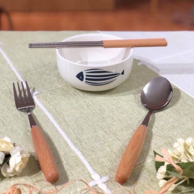 Bộ Đũa Thìa Lúa Mạch 3 Món Cán Gỗ Kèm Hộp Đựng Cao Cấp