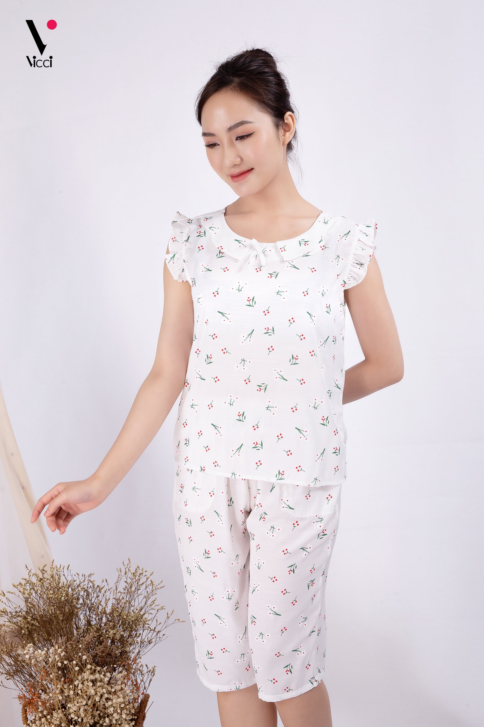 Bộ đũi lừng mặc nhà cao cấp Vicci BDT.01.3 họa tiết hoa nhí đỏ nền trắng