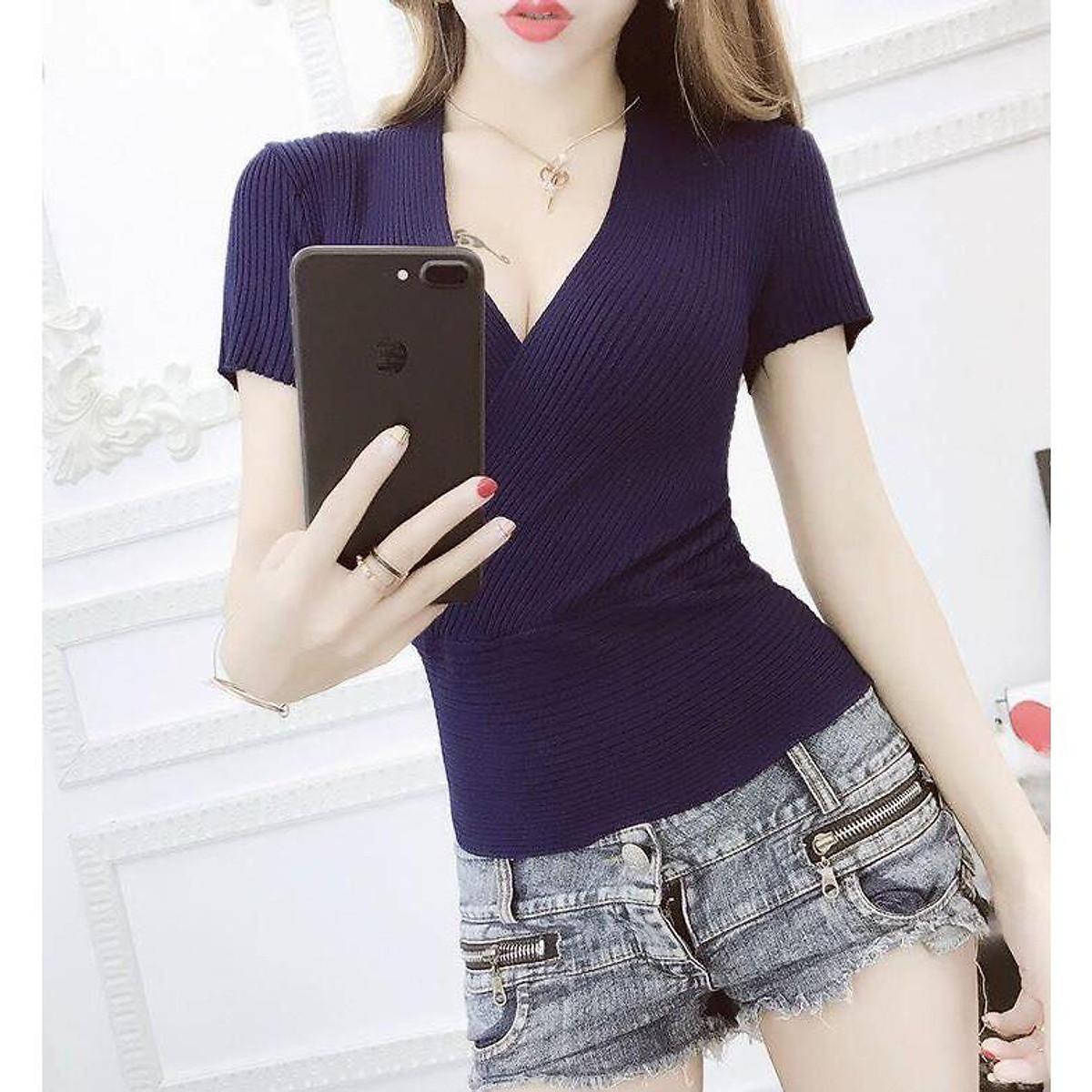 Áo thun gân cổ đáp chéo chữ V