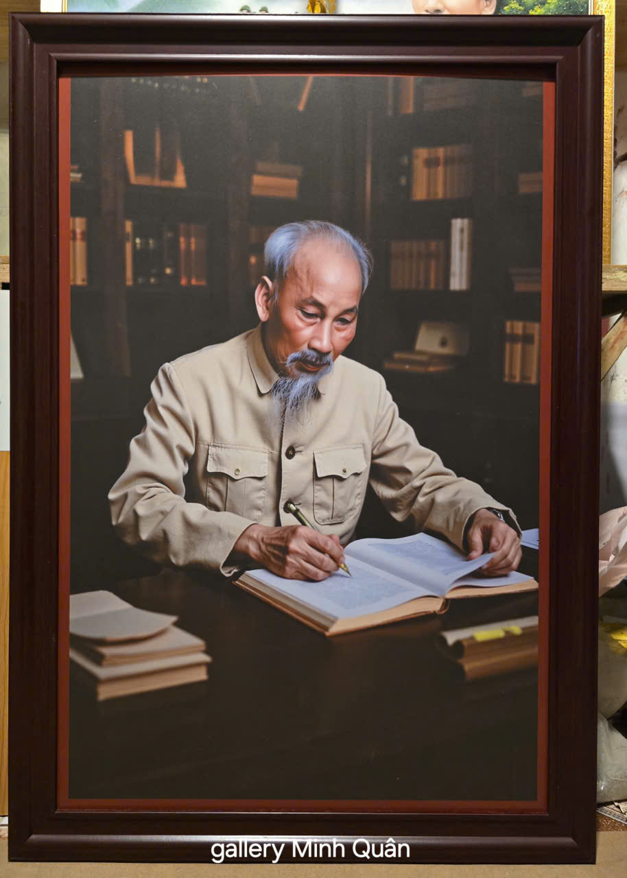 Ảnh in dầu bác Hồ viết Di chúc