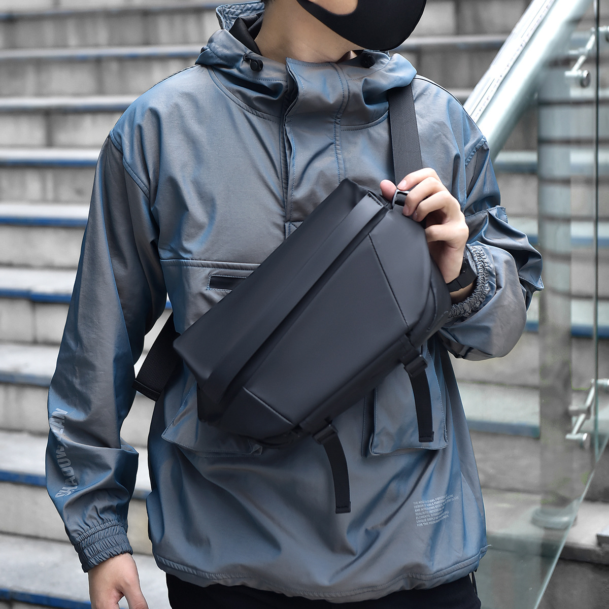 Túi đeo chéo nam phong cách mới  - BEE GEE DCN9372