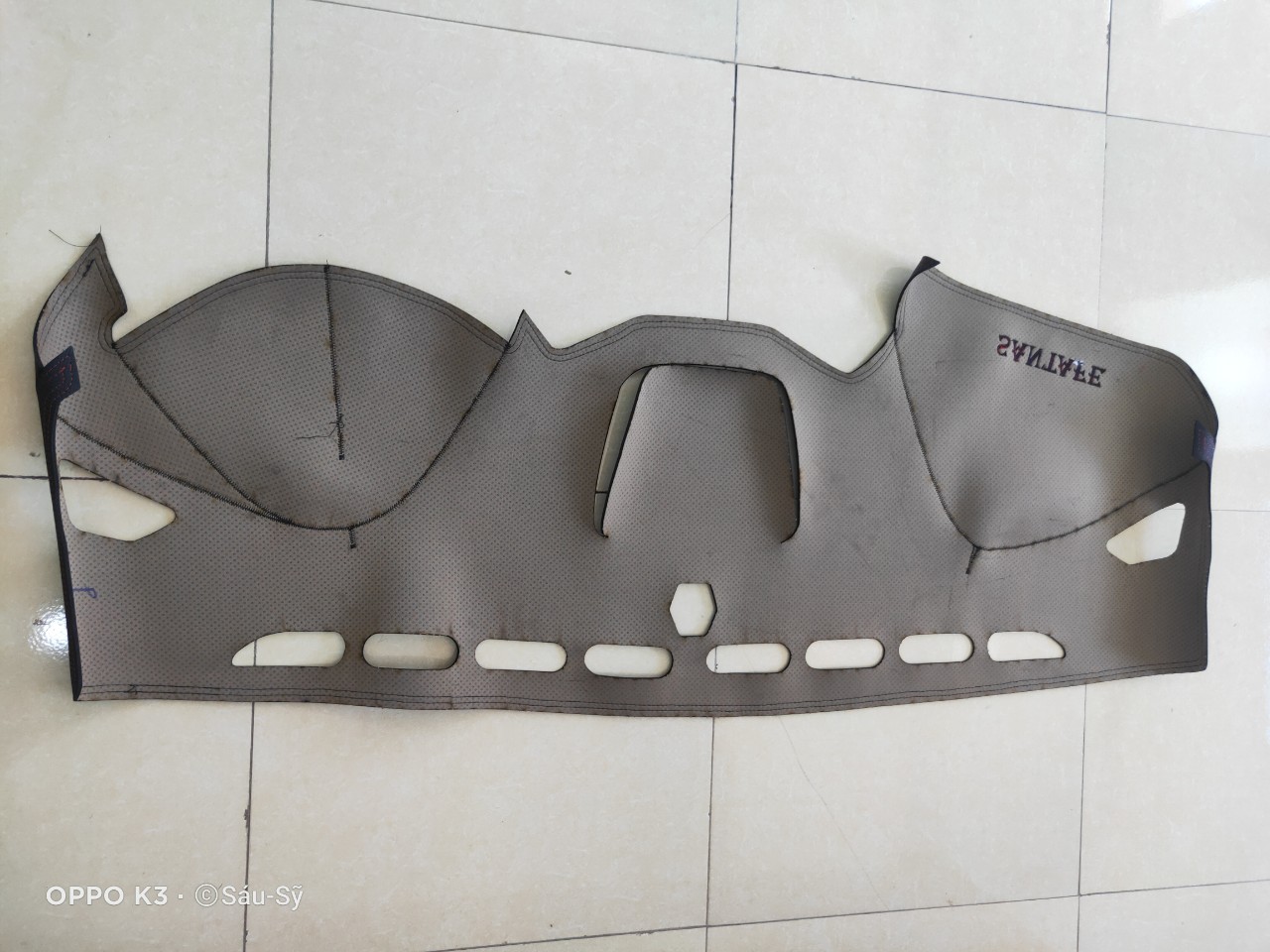 Thảm Taplo Xe Santafe 2013-2018 loại da dày cao cấp 3 lớp chống trượt Da Carbon đen