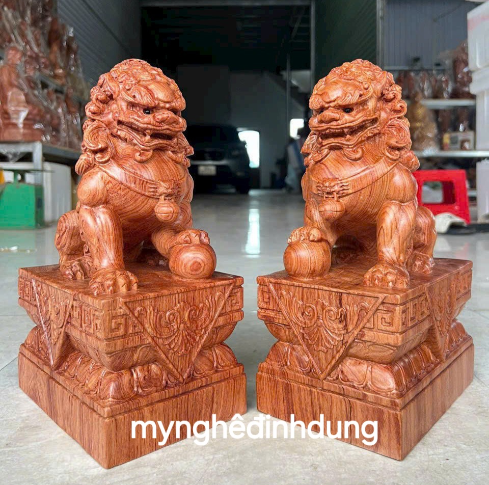 Cặp kỳ lân phong thủy cầu tài lộc bằng gỗ  hương đá  cao 30x19x13cm