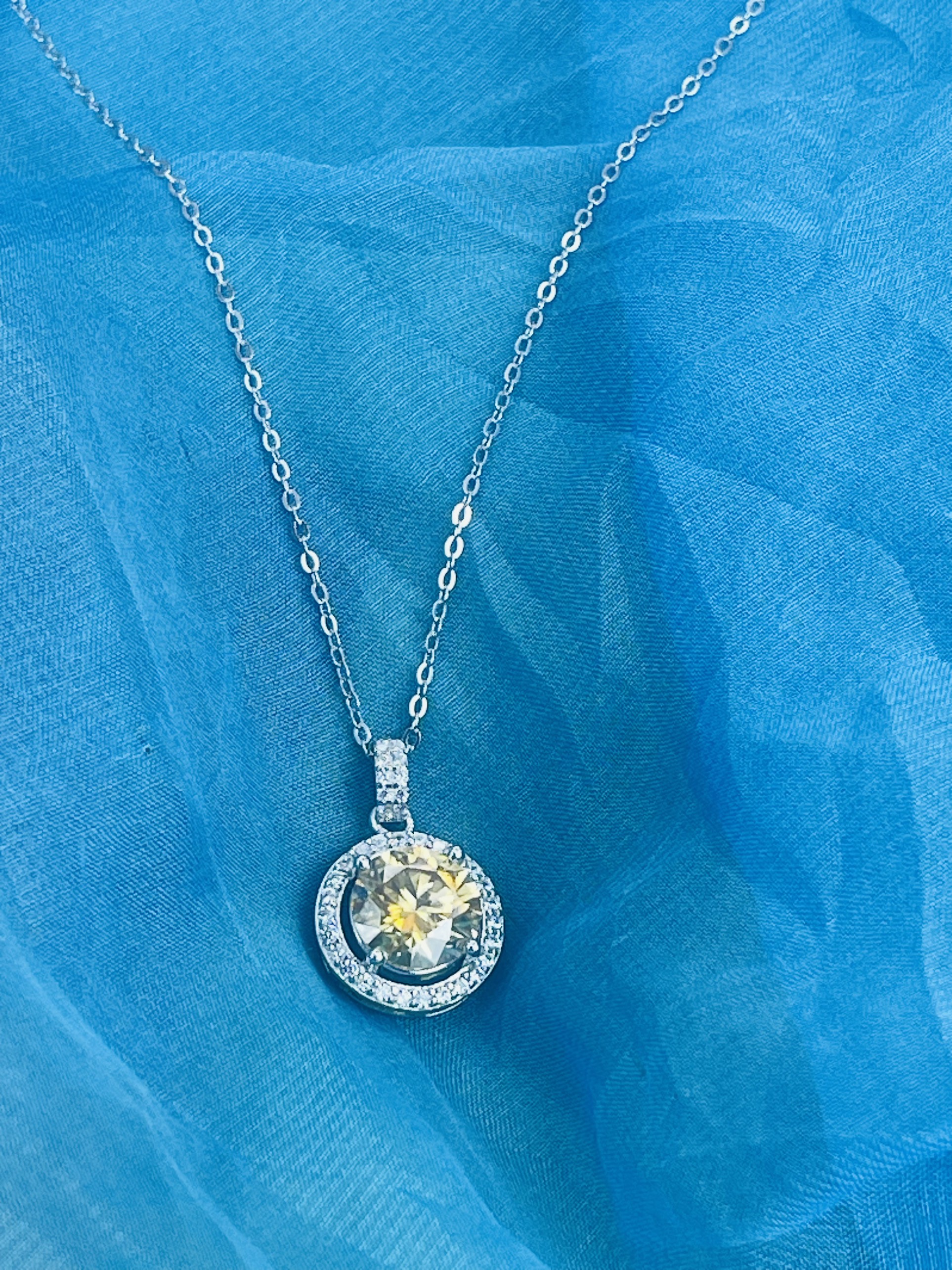 Dây chuyền Moissanite 3ct  Kim Cương nhân tạo và Bạc 925 xi Bạch Kim N3373