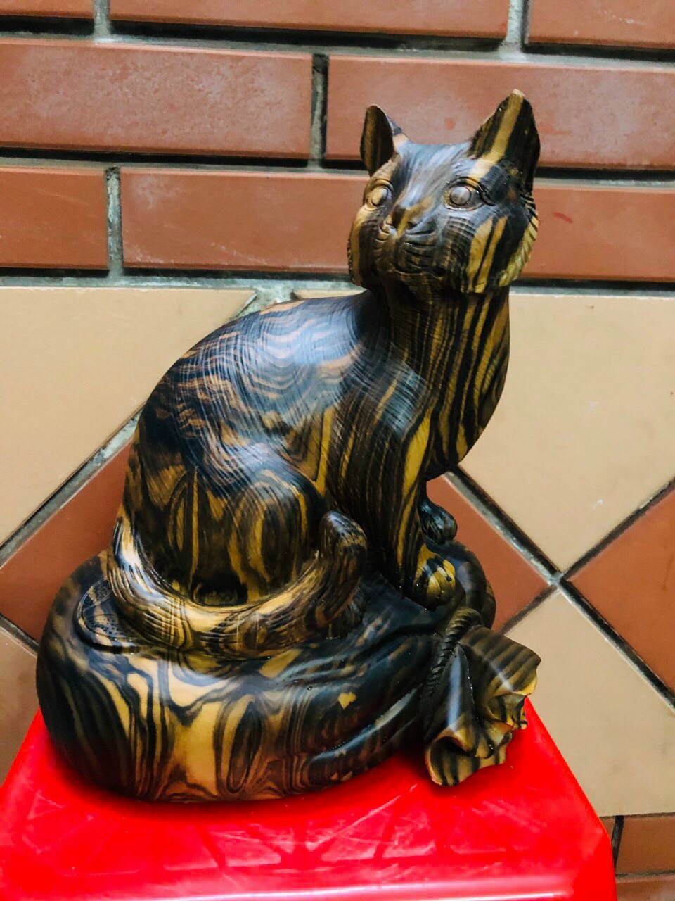 Tượng con mèo điêu khắc bằng gỗ mun kt 30×26×17cm