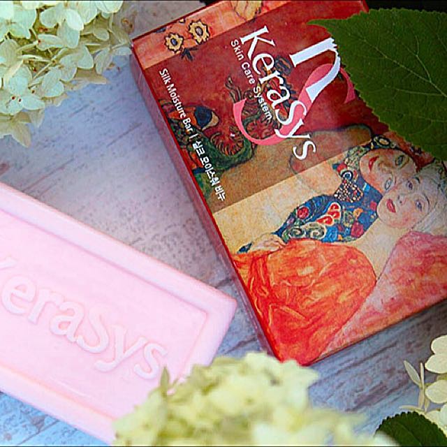 Xà Bông Tắm Kerasys Silk Moisture 100g - Đỏ