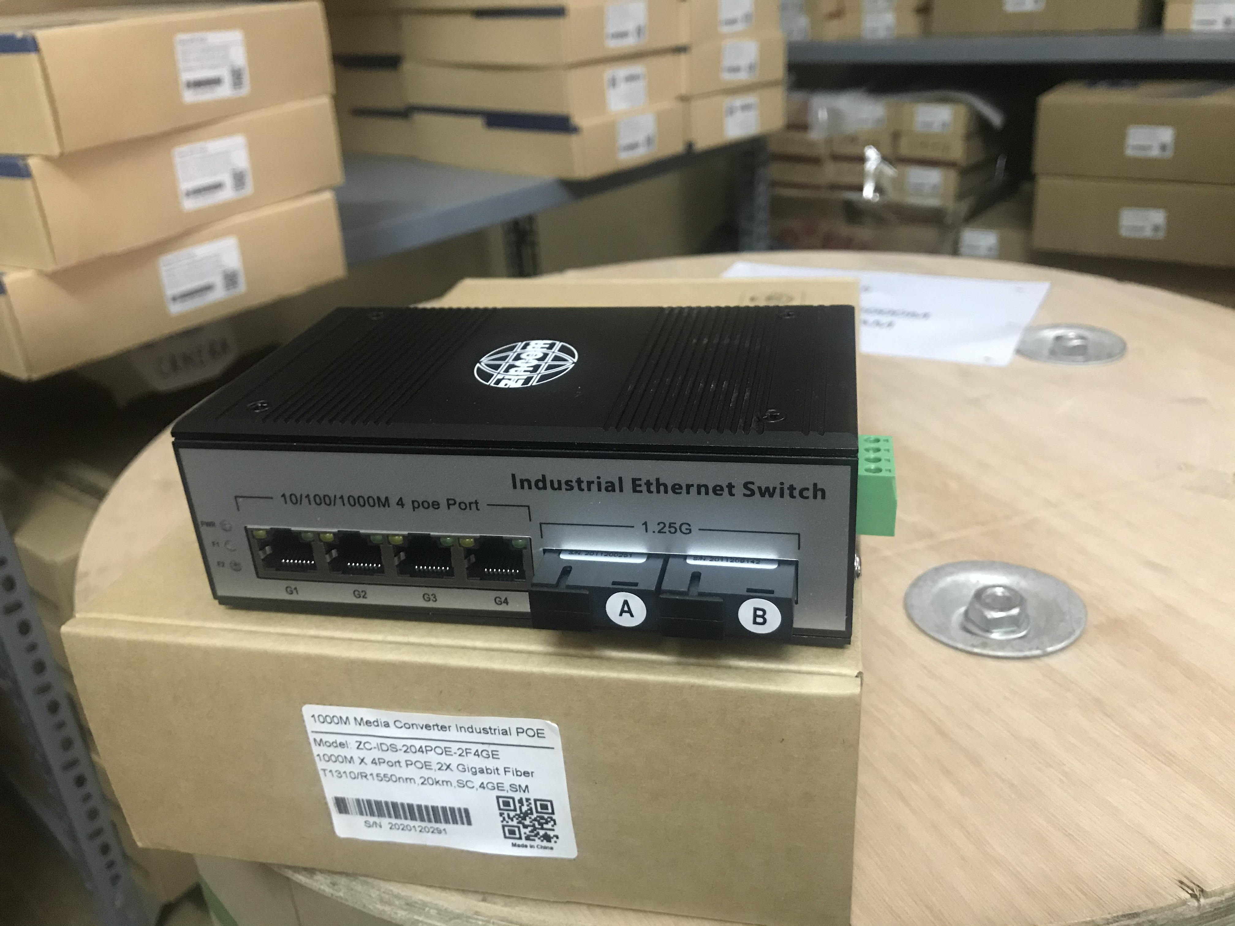 Thiết bị chuyển mạch công nghiệp, Switch POE công nghiệp 4 ports POE 1000M, 2 ports FIBER 1000M 20KM - hàng chính hãng ZINCOM