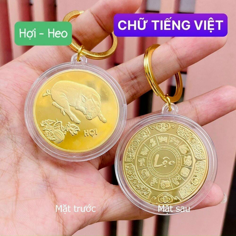 Móc khóa 12 Con Giáp May Mắn mạ vàng ứng với số tuổi của bạn đem lại May mắn và Tài Lộc treo bên túi xách chìa khóa.