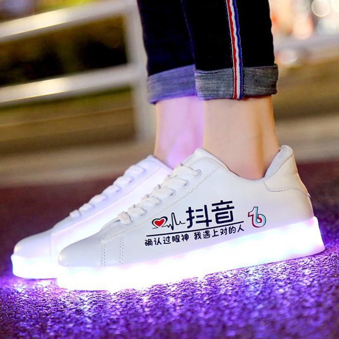 Giày phát sáng màu trắng chữ hàn nhịp tim (Nam-Nữ) phát sáng 7 màu chế độ đèn led