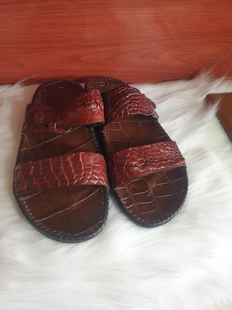 Dép cá sấu