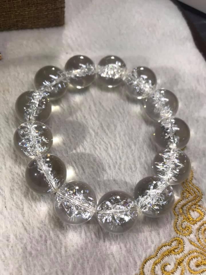 Vòng Tay Đá Thạch Anh Trắng Tuyết 16mm Nam Mệnh Kim Thủy Cung Sanh Tự Nhiên Mới Đẹp Lắm