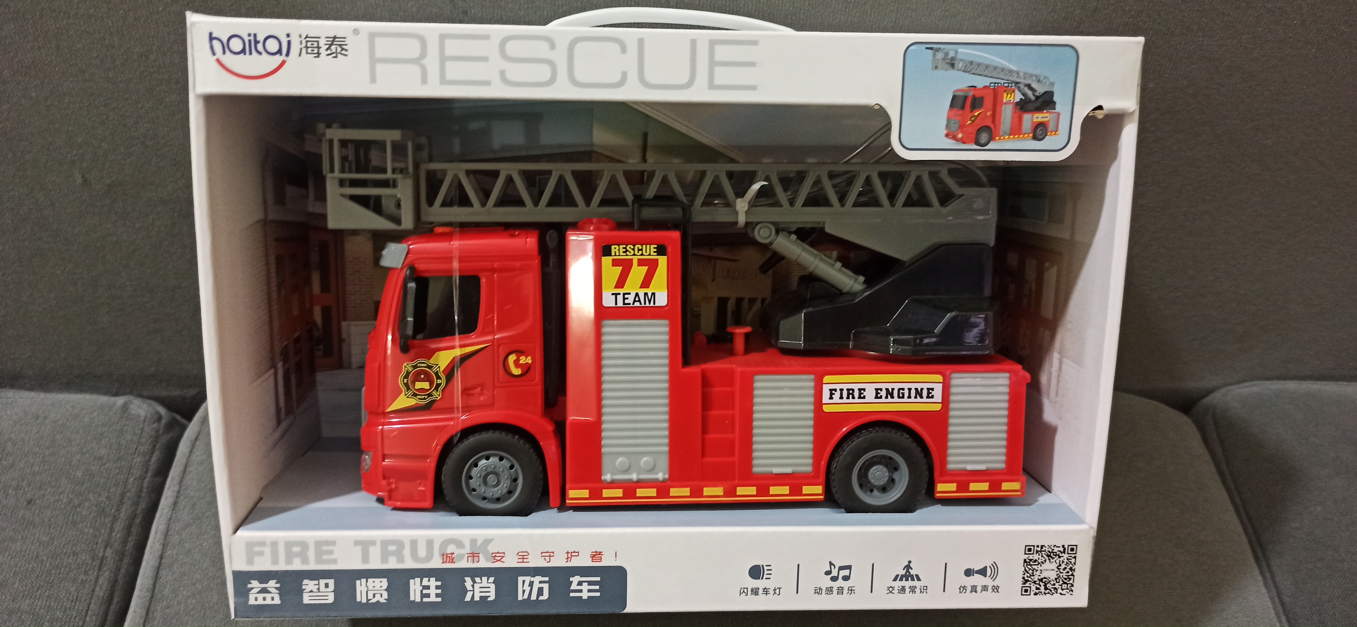 Xe cứu hoả chạy đà có đèn nhạc phun nước cho bé