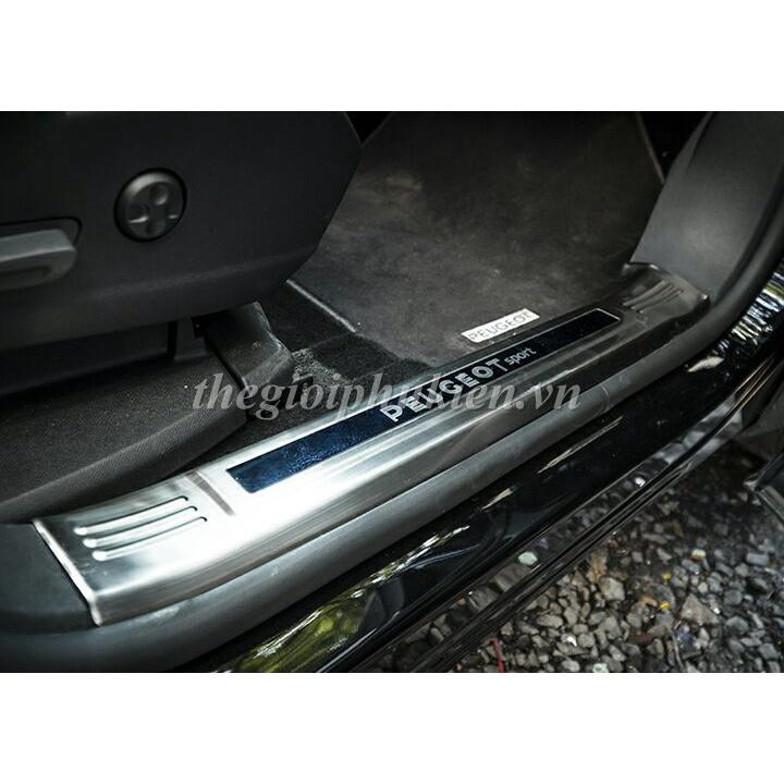 BỘ SẢN PHẨM Nẹp bước chân và ốp chống trầy cốp Peugeot 3008 - Mẫu Inox
