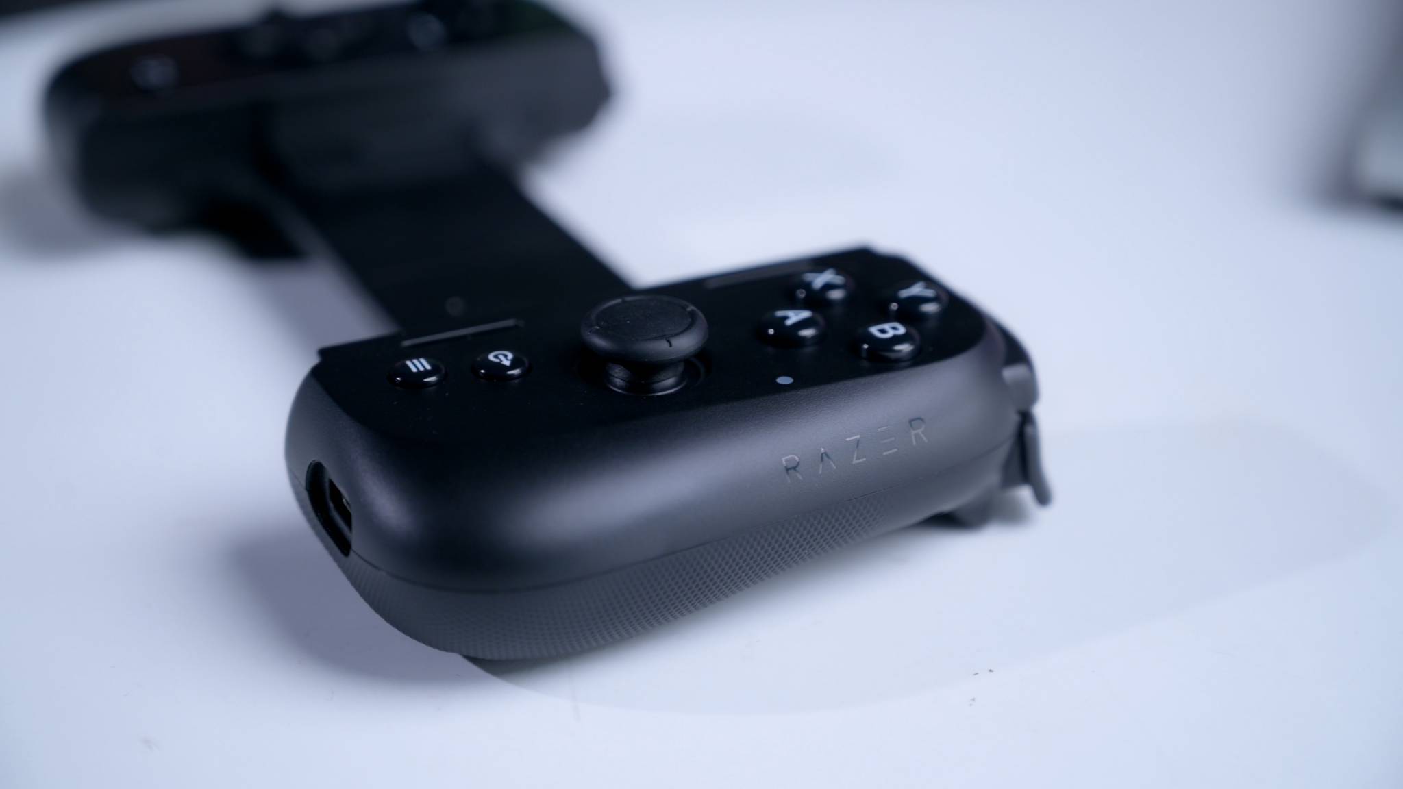 Tay cầm điện thoại Razer Kishi V2-Gaming Controller for Android/iPhone