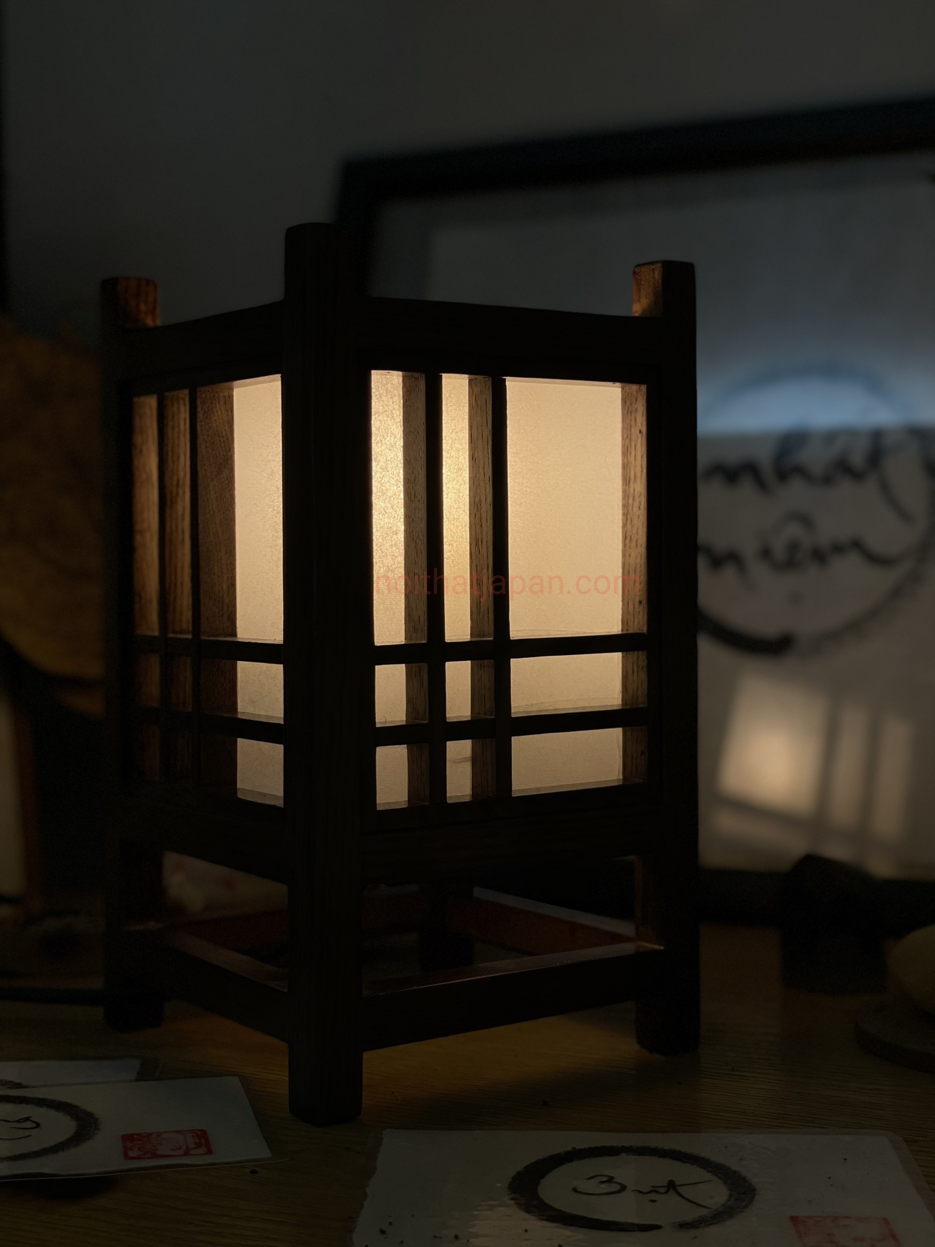 Đèn bàn gỗ tự nhiên, đèn shoji, trang trí phòng trà, phòng thiền phong cách Nhật Bản, chất liệu gỗ tự nhiên hoàn toàn kết hợp shoji Nhật bản, gồm đèn Led ánh sáng vàng