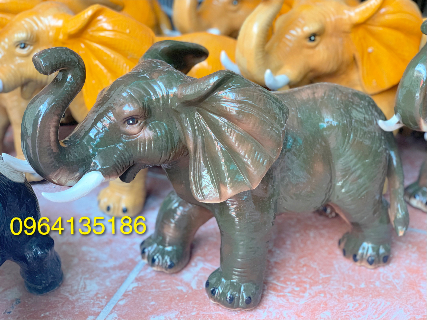 Tượng voi trang trí tiểu cảnh gốm sứ Bát Tràng