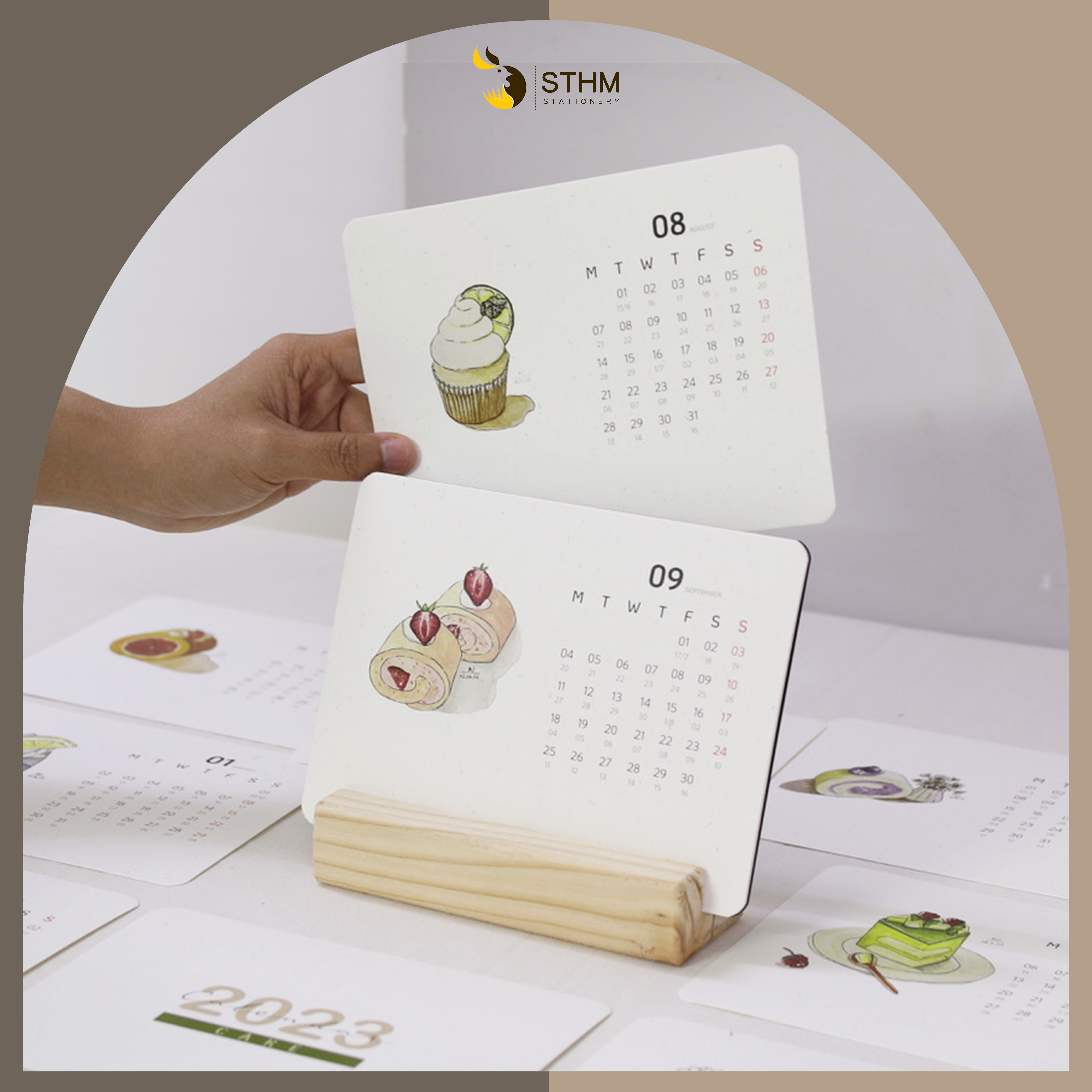 [STHM stationery ] - Lịch bàn đế gỗ 2023 - Cake - Tặng 12 sticker - Giấy mỹ thuật 220gsm - Có lịch âm dương