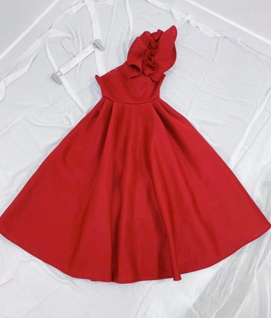 Đầm lệch vai bèo