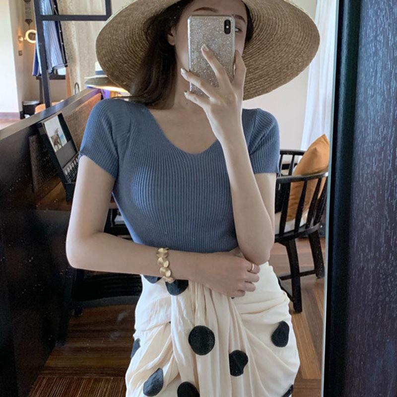 Áo thun nữ tay ngắn cổ chữ V
