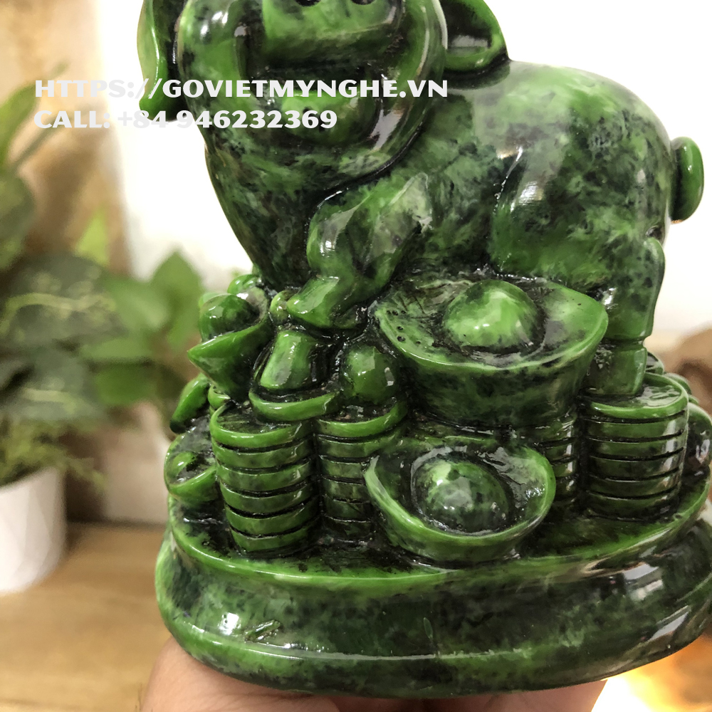Tượng đá con Heo tượng đá trang trí phong thủy bàn làm việc cho tuổi Hợi - Chiều cao 11cm - Màu xanh lục bích