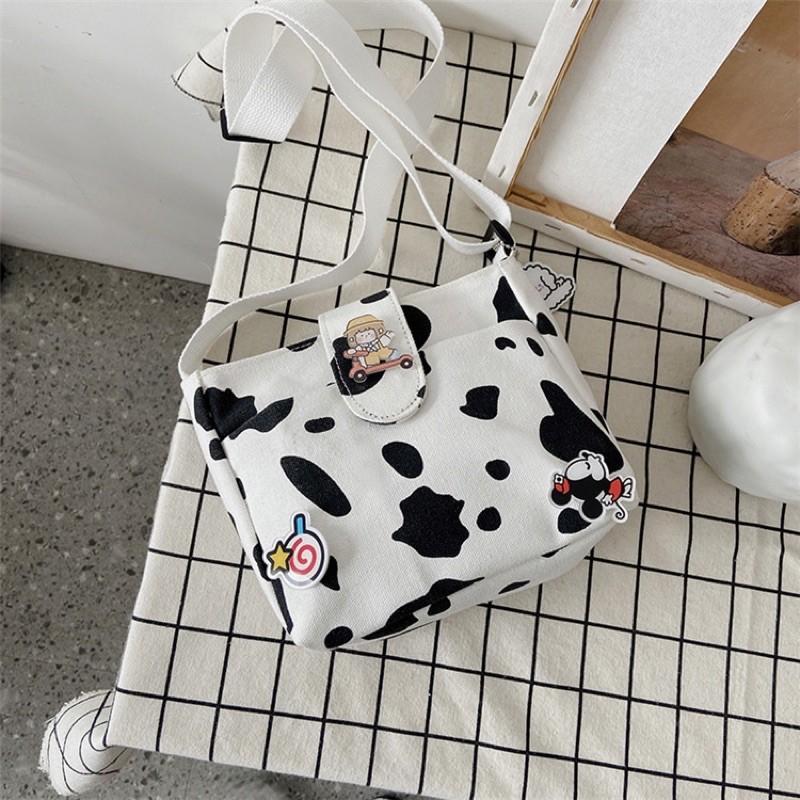 Túi đeo chéo bò sữa ulzzang tặng kèm 2 huy hiệu xinh xắn