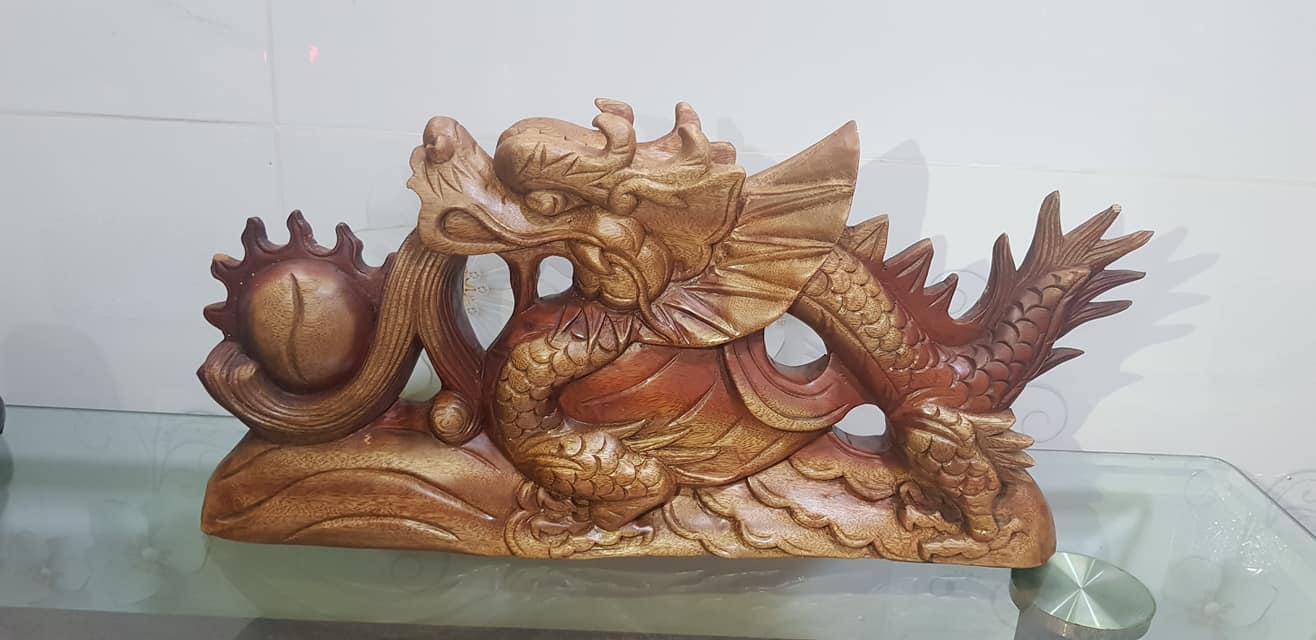Tượng Rồng lửa Gỗ 50cmx22cmx6cm Anh Chị trưng: bàn, trang trí nhà cửa Màu Vàng đỏ nhẹ sáng đẹp ạ
