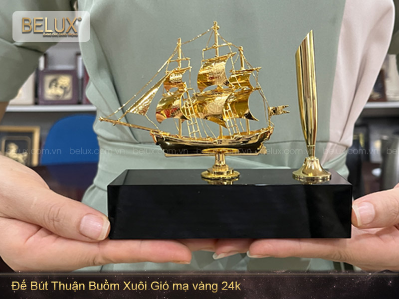 Đế bút Thuận buồm xuôi gió mạ vàng 24k
