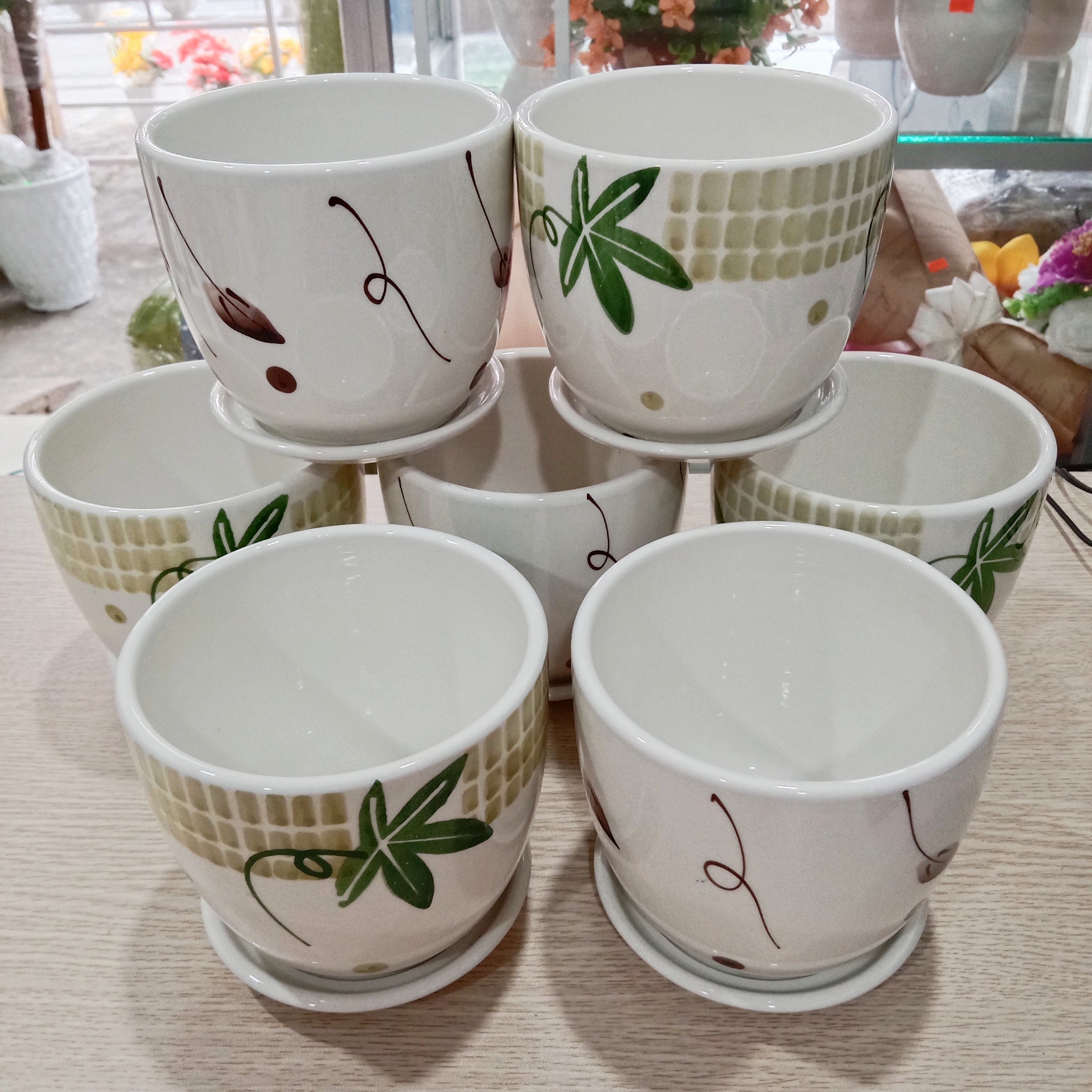 Chậu sứ cắm hoa giả hoặc tròng cây có dĩa hứng nước