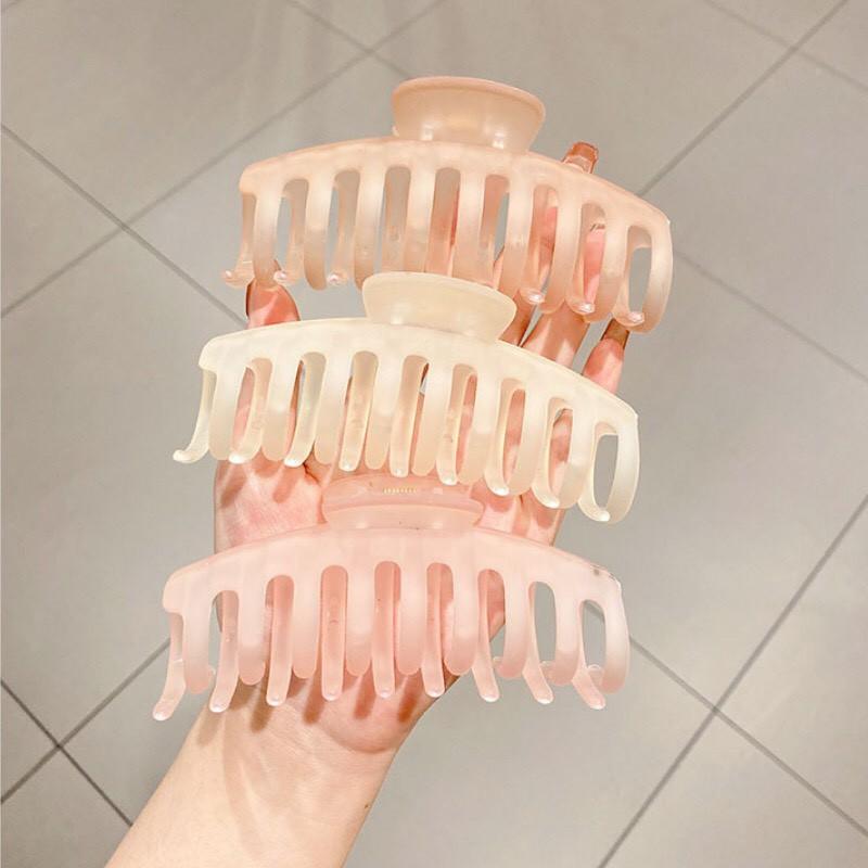 Kẹp càng cua lược trong nhám arylic phong cách Hàn Quốc Tatitava