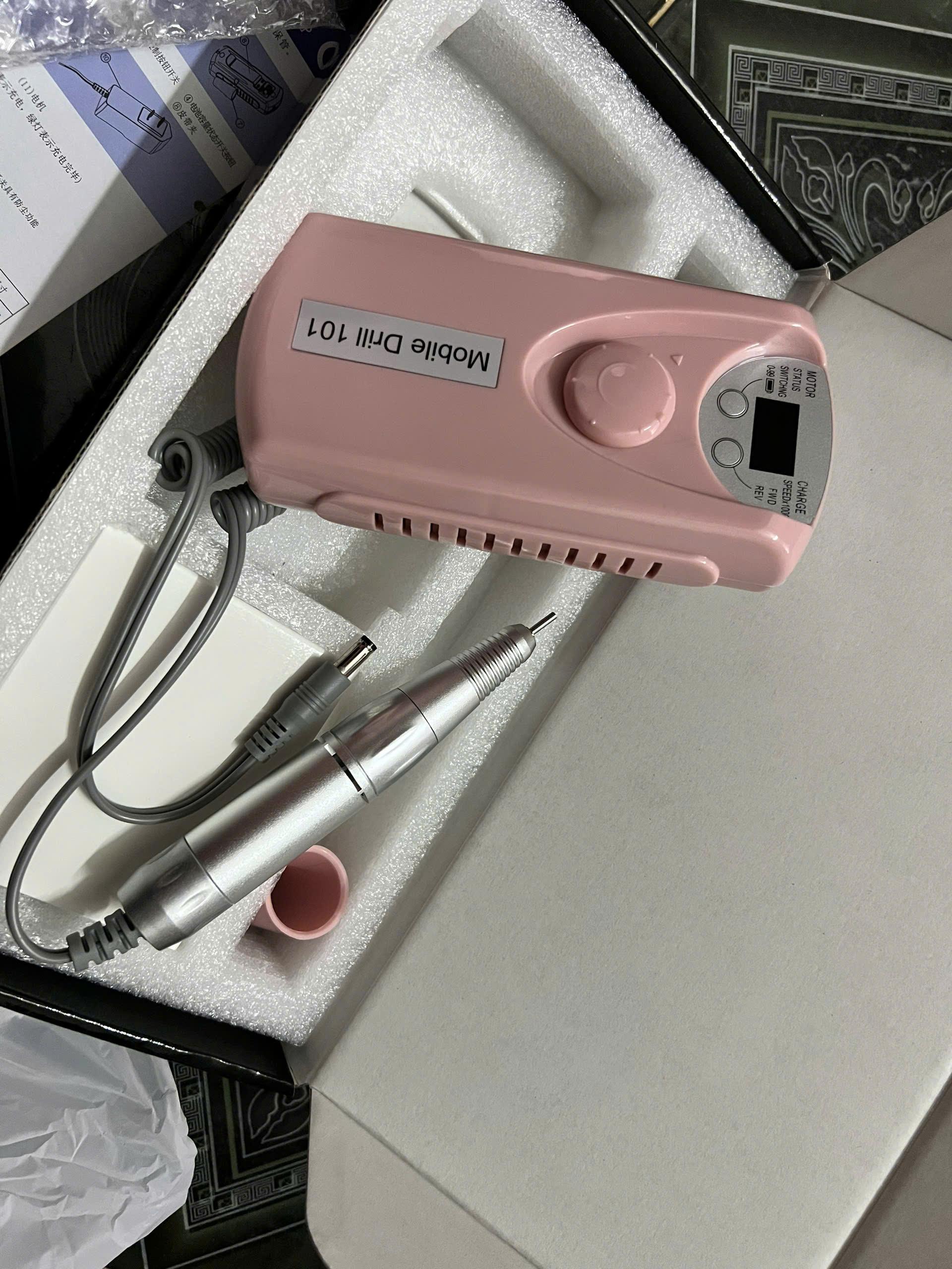 Máy Mài Móng Tích Điện Drill 101 Tay Cầm Trắng Nhẹ Tay Chạy Êm, Tích Điện Lâu, Kèm 6 Đầu Mài, Hiển Thị Pin, 30000 Vòng/Phút