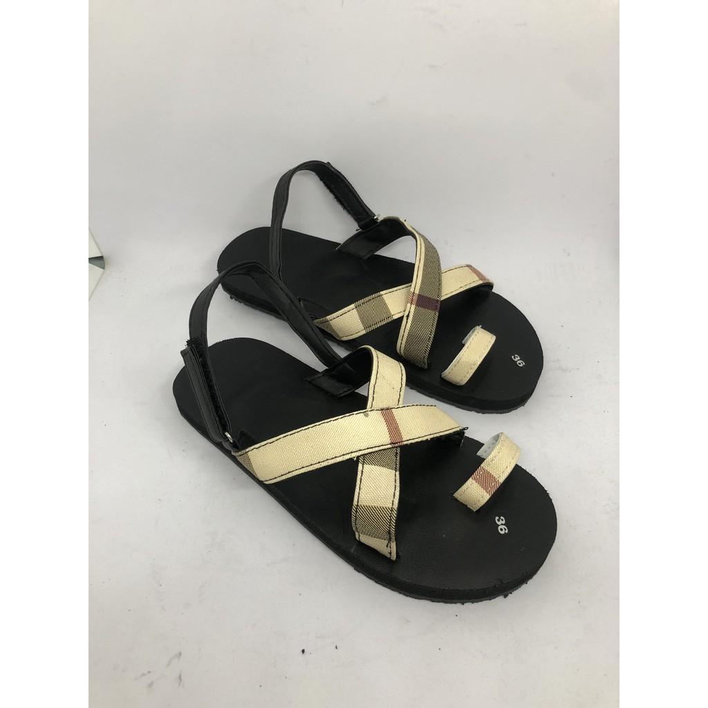 dép sandal nữ ( đế đen quai ca rô sọc vàng ) size có từ 35 nữ đến 40 nữ size khác nhắn tin chọn thêm