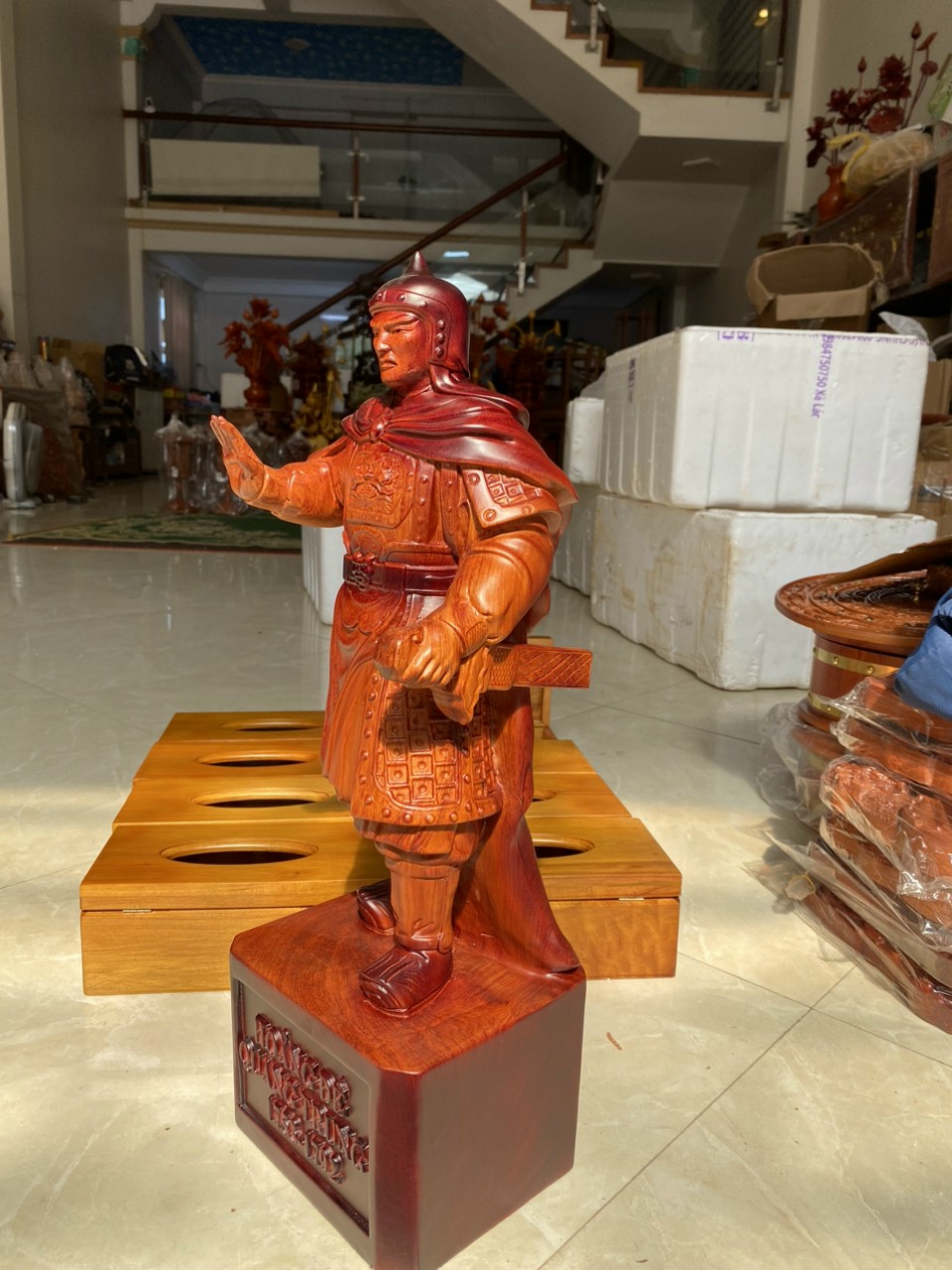 Tượng hoàng đế quang trung gỗ hương đá kt cao 50cm