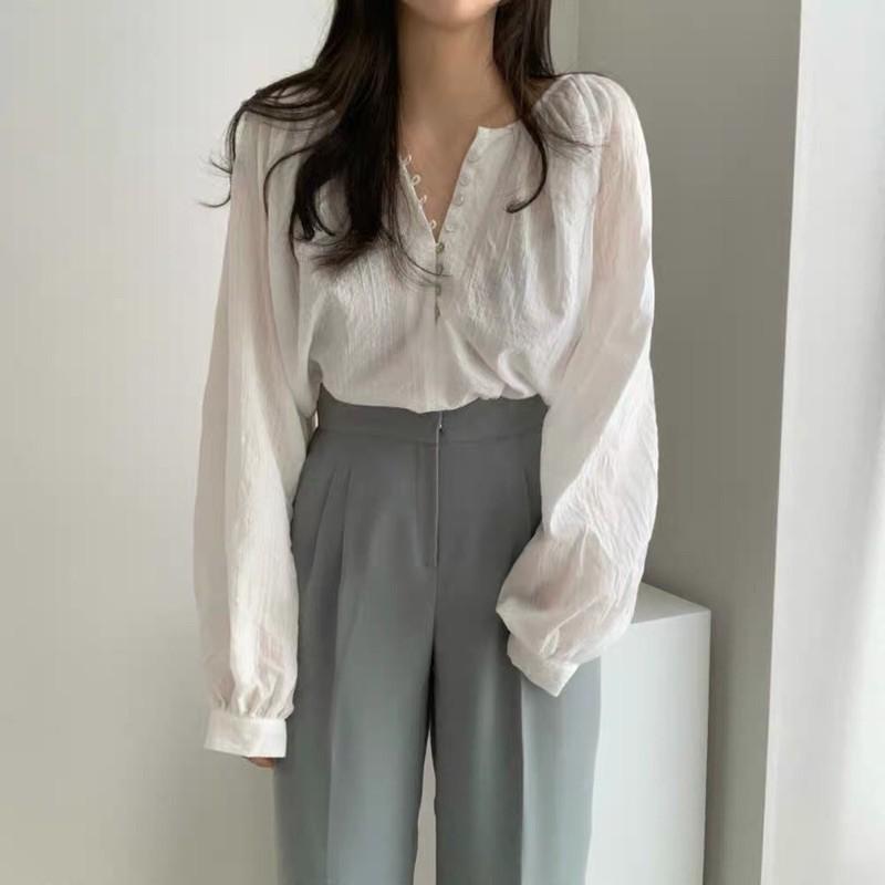 Aos sơ mi nữ dài tay phối nút,cổ V ,kiểu dáng trẻ trung năng động B-A-M STORE
