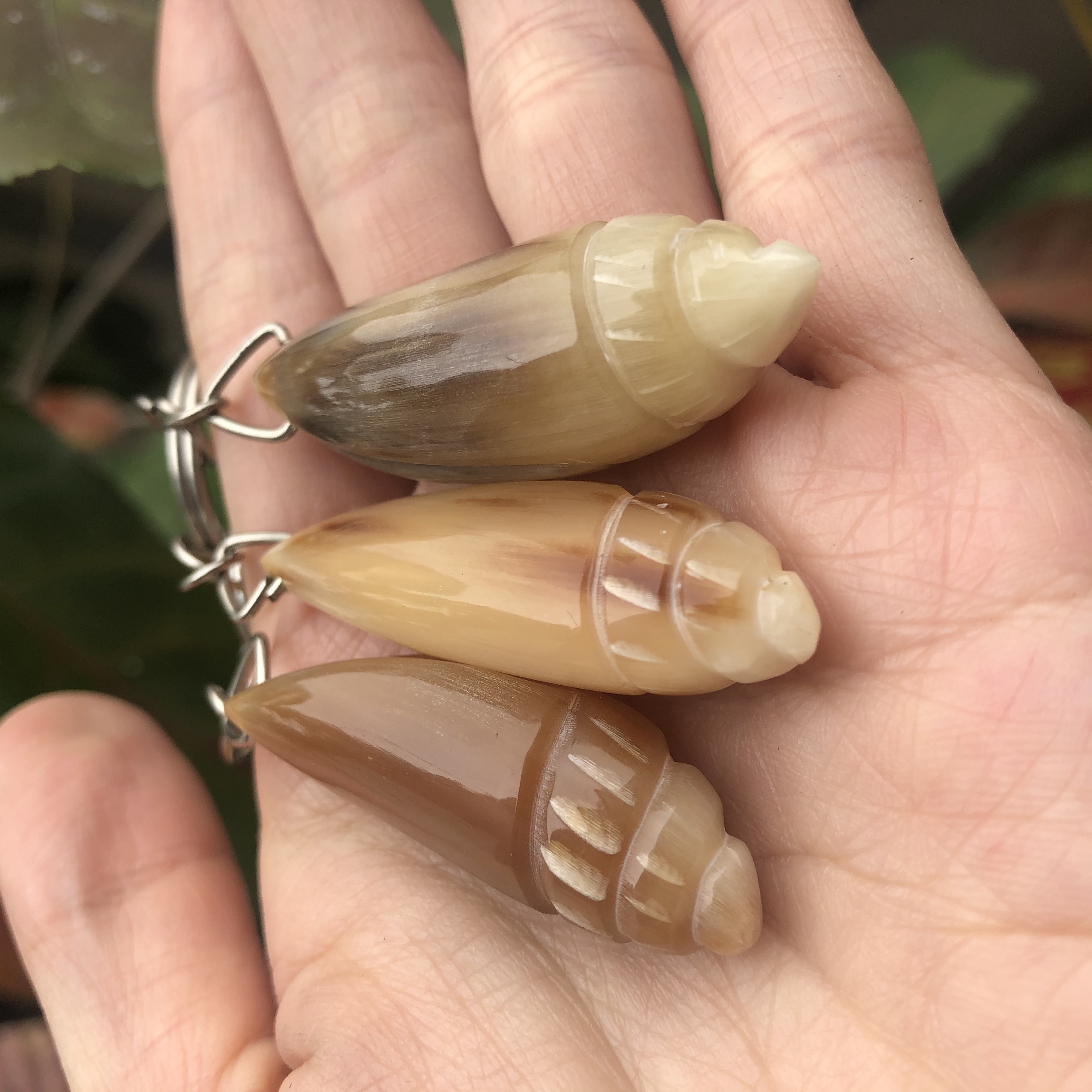Móc treo chìa khóa hình con ốc được làm bằng chóp sừng Hình dáng độc đáo, lạ mắt