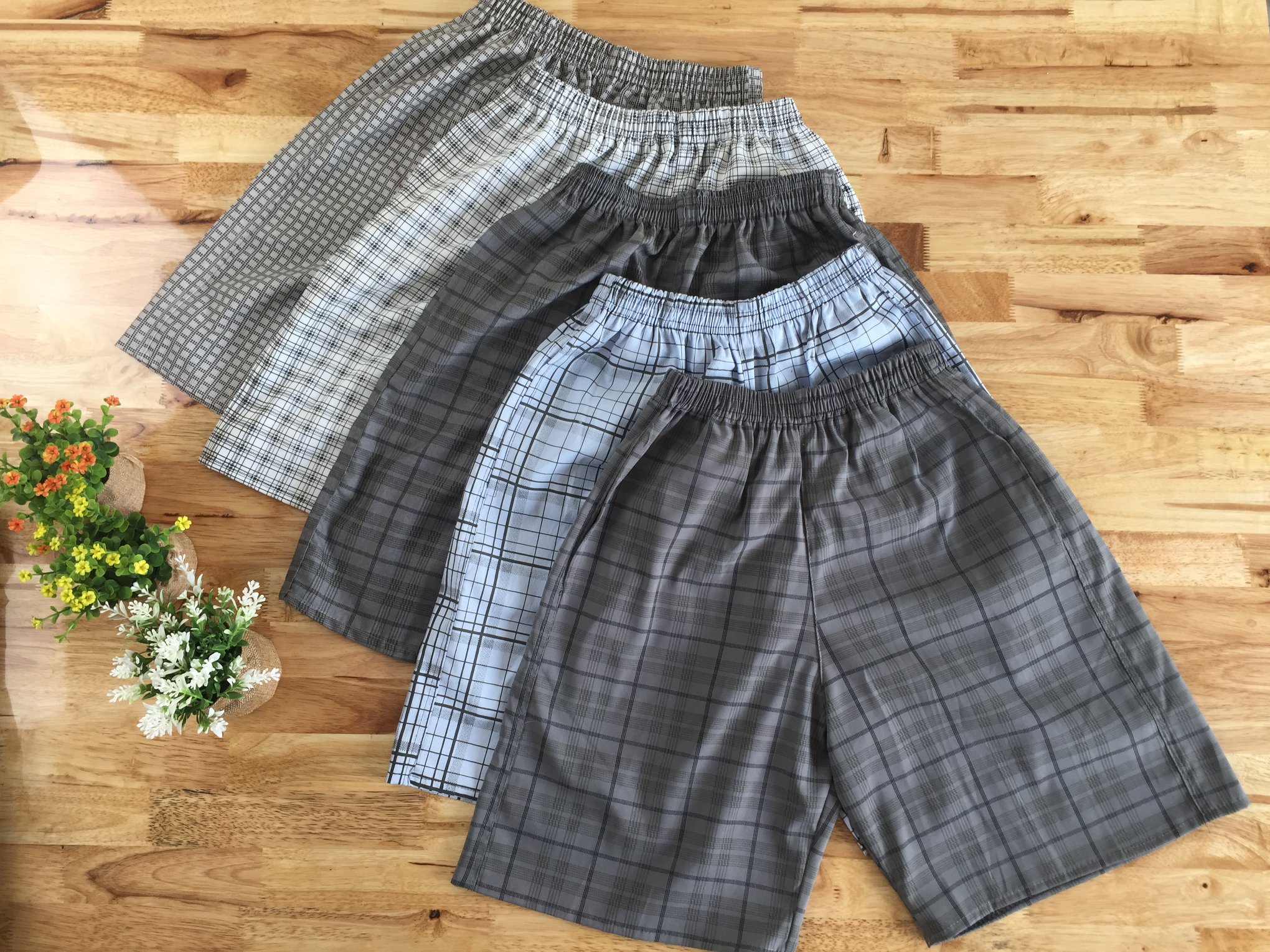 Quần Short nam chất liệu cotton họa tiết kẻ caro - TỐI - X