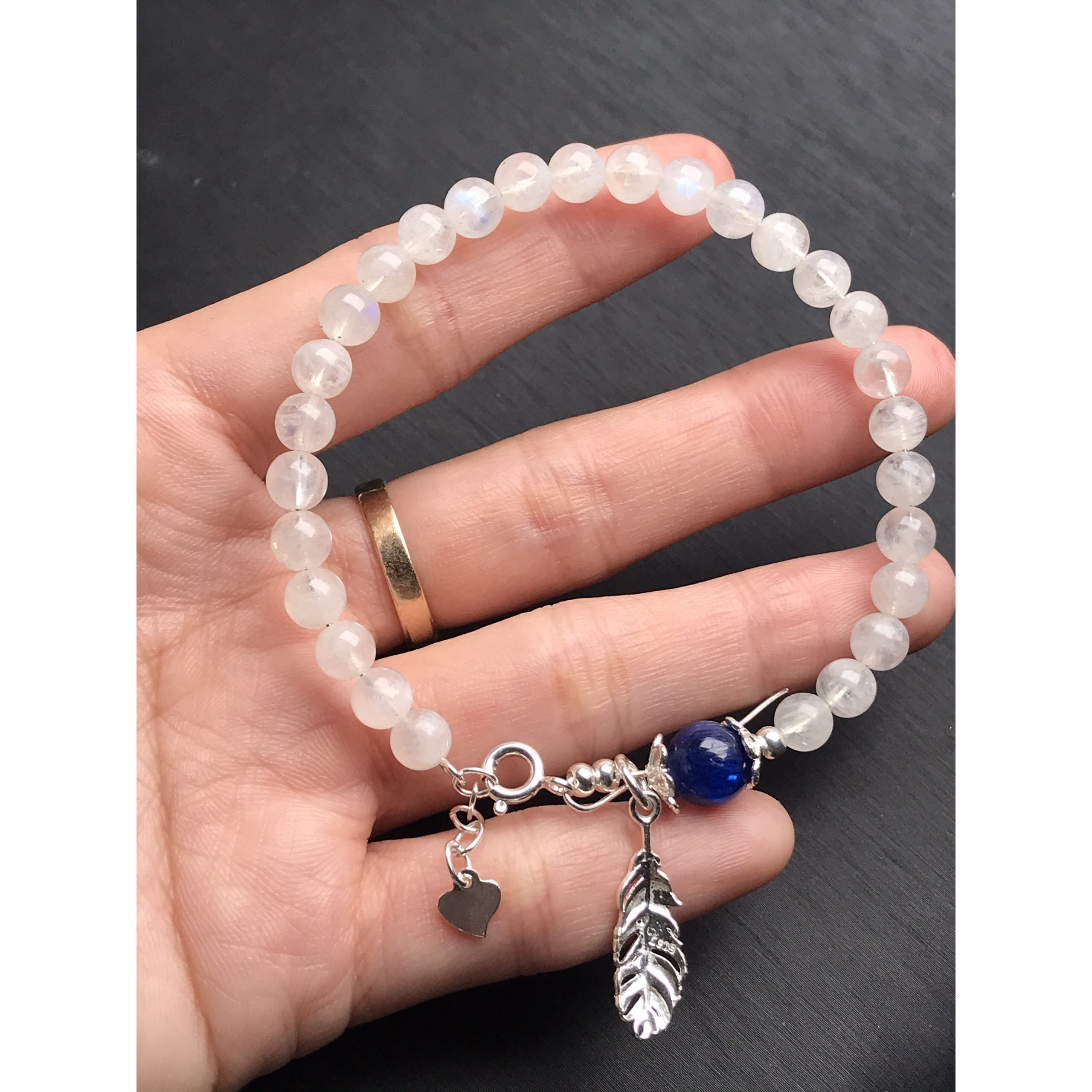 Vòng tay đá mặt trăng 6 mm mix hạt đá kyanite 8 mm rất đẹp