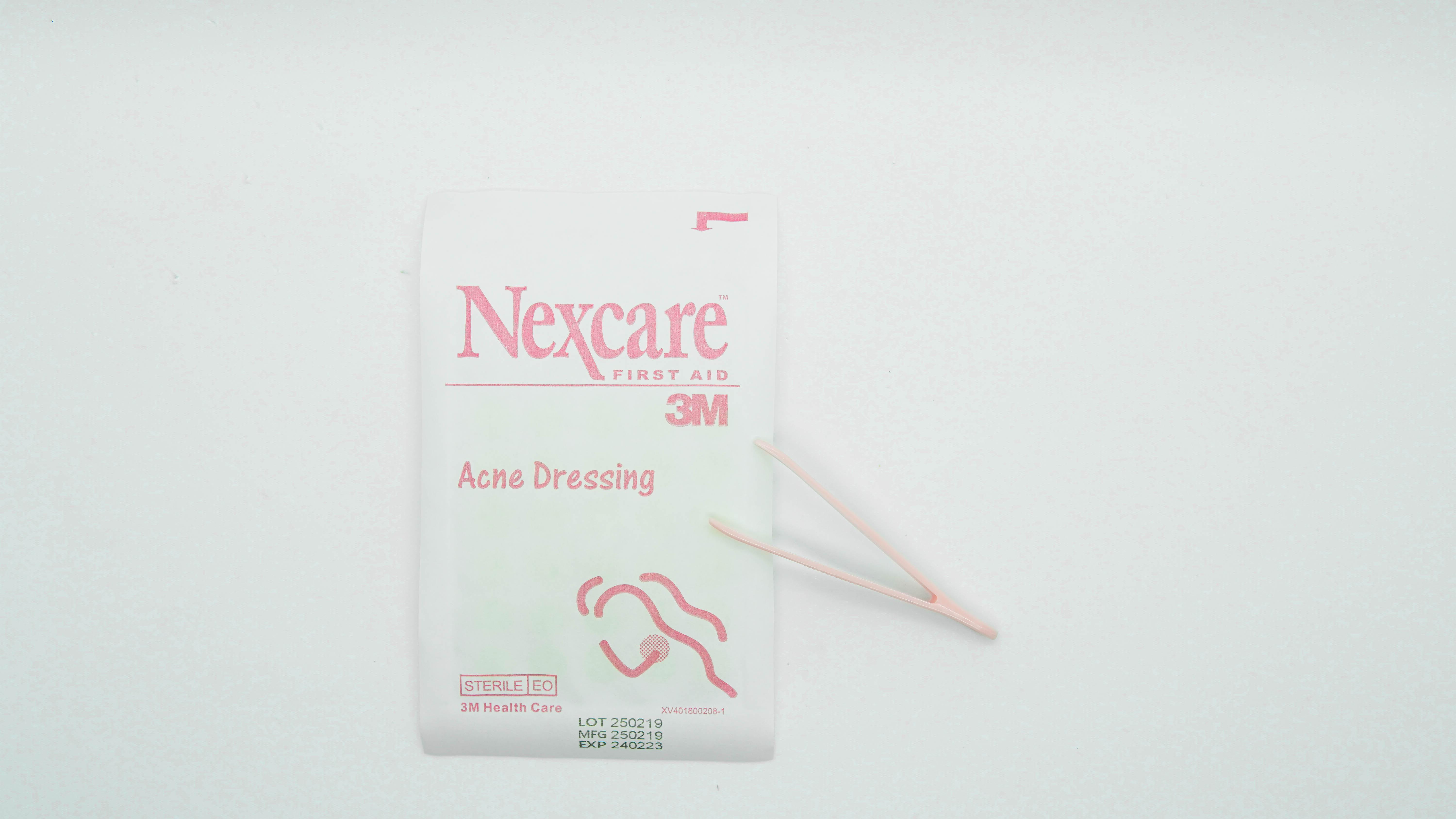 Miếng dán mụn bọc Nexcare 3M 8mm hộp 30 miếng siêu mỏng, không thấm nước, co dãn tốt, giảm viêm, thâm TA030