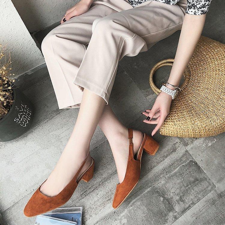 Phiên bản Hàn Quốc của dép sandal của phụ nữ Baot dày với một đôi giày vuông với dép