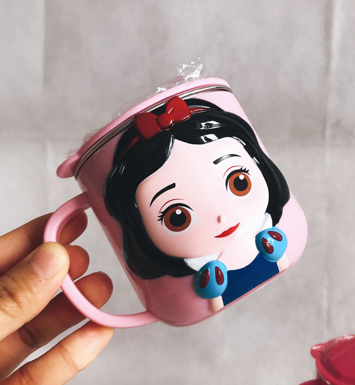 Ly inox giữ nhiệt , cốc có quai cầm 260ml hình công chúa Priness Bạch tuyết nổi 3D màu hồng cho trẻ em , bé gái - 97VNDP2289