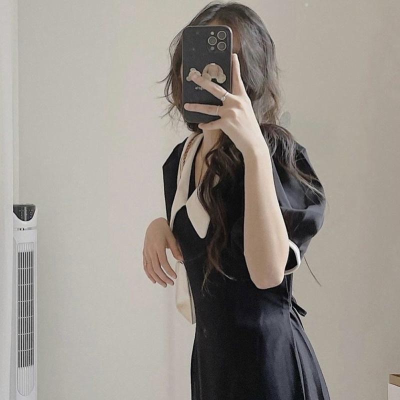 Đầm đen cổ trắng form dài