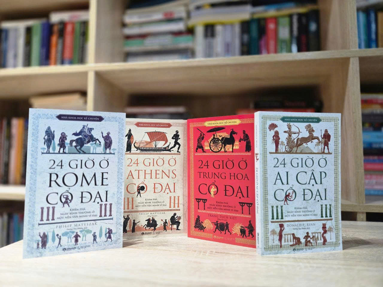 (Bộ 4 cuốn) NHÀ KHOA HỌC KỂ CHUYỆN: 24 GIỜ Ở ROME CỔ ĐẠI; 24 GIỜ Ở ATHENS CỔ ĐẠI; 24 GIỜ Ở AI CẬP CỔ ĐẠI; 24 GIỜ Ở TRUNG HOA CỔ ĐẠI - Philip Matyszak, Donald P. Ryan, Trang Dịch Kiệt - Hồng Trà, Dương Thu Hương  dịch – Omega Plus